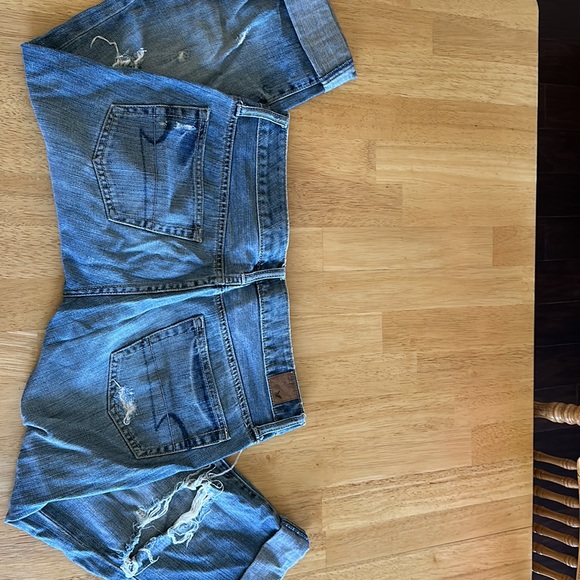 American Eagle Boy Fit Distressed Capris / Ankle Jeans Sz 6 - Picture 2 of 5
